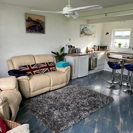Cosy Beach Chalet Scratby エクステリア 写真
