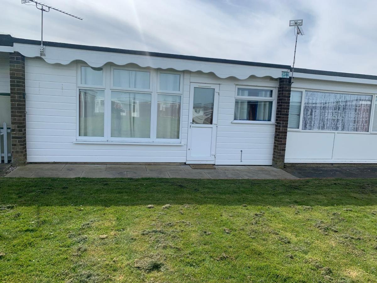 Cosy Beach Chalet Scratby エクステリア 写真