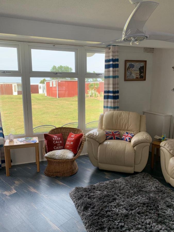 Cosy Beach Chalet Scratby エクステリア 写真