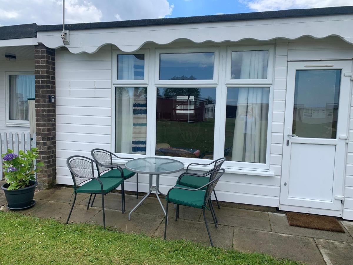 Cosy Beach Chalet Scratby エクステリア 写真