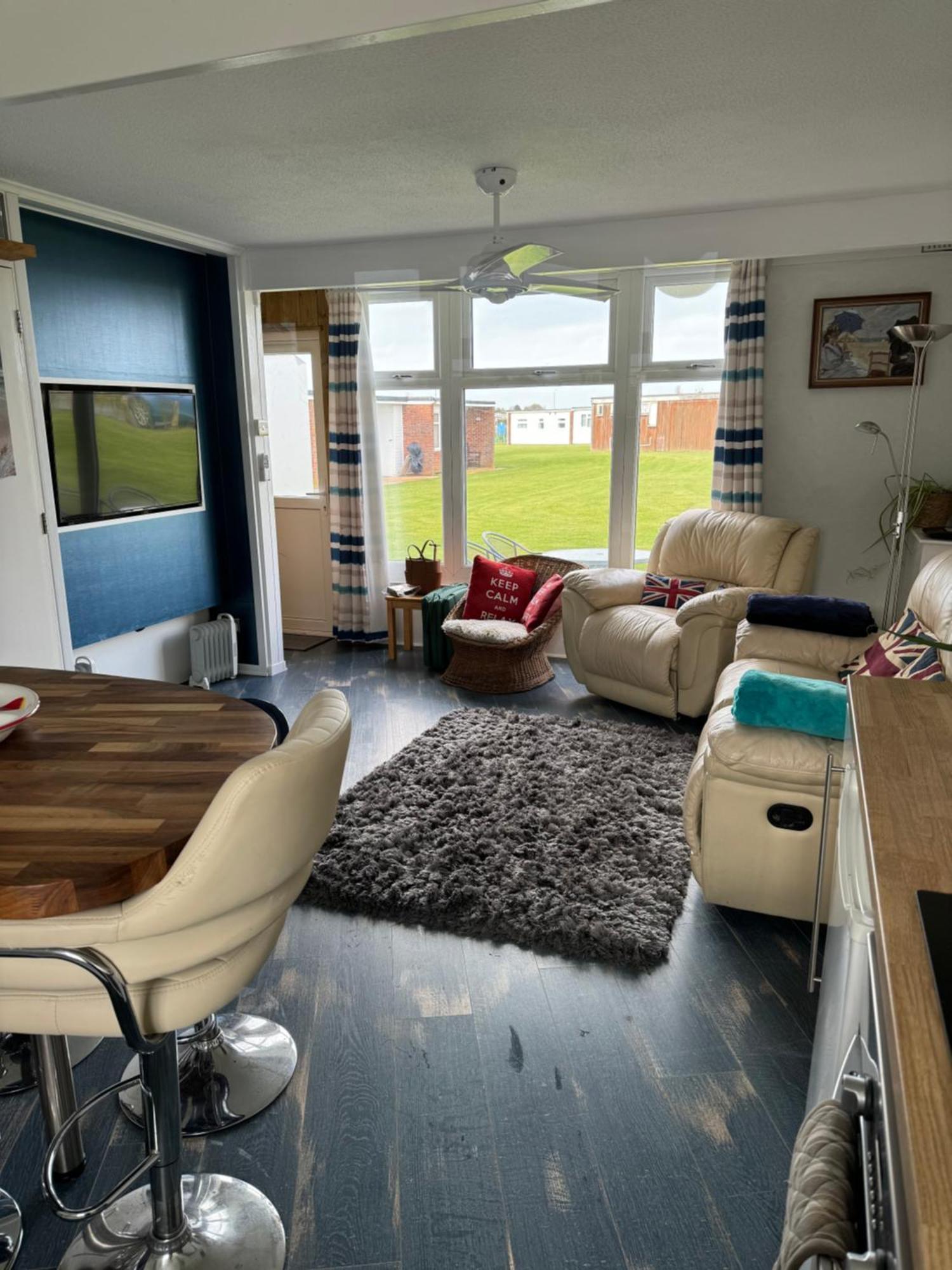 Cosy Beach Chalet Scratby エクステリア 写真